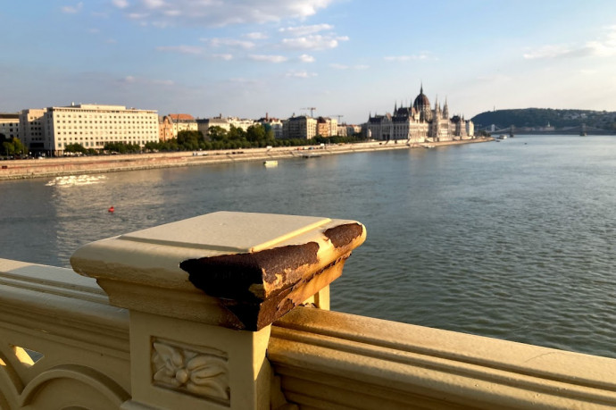 Úgy tűnik, tíz évet bírt ki a Margit híd korlátja