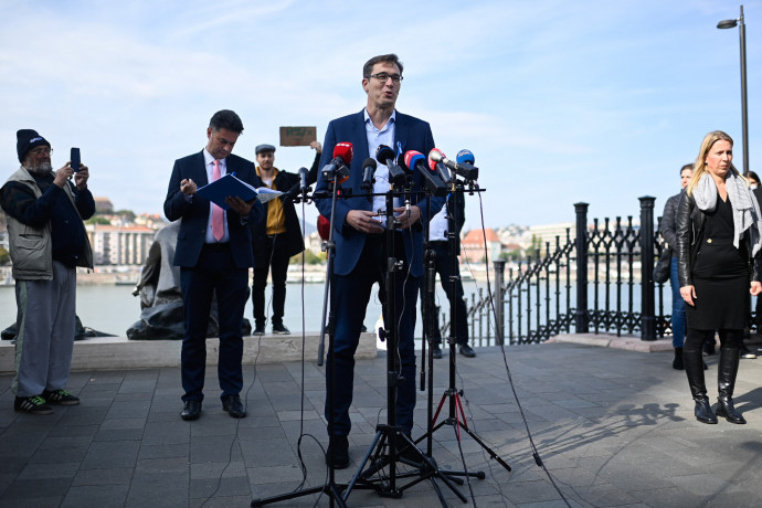Gergely Karácsony withdraws from opposition primaries, declares support for Péter Márki-Zay