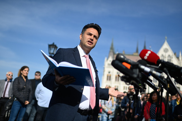 Péter Márki-Zay speaking at his joint press conference with Gergely Karácsony on 8 October 2021. Photo: János Bődey / Telex