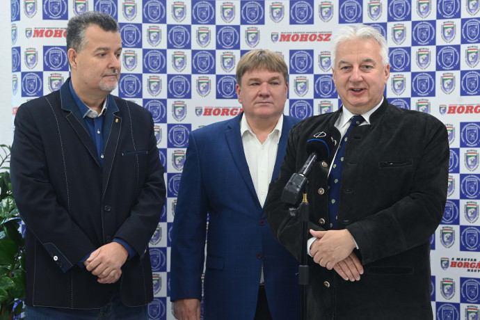 Nem csak a vadászok, a horgászok is becsülik: kitüntették Semjén Zsoltot