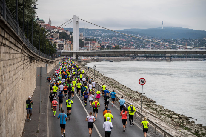 Hétvégén több ezer futó van előnyben Budapesten, figyeljen a lezárásokra