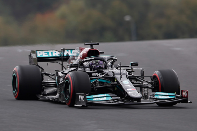 Hamilton simán nyerte a török időmérőt, de Bottas rajtolhat az élről