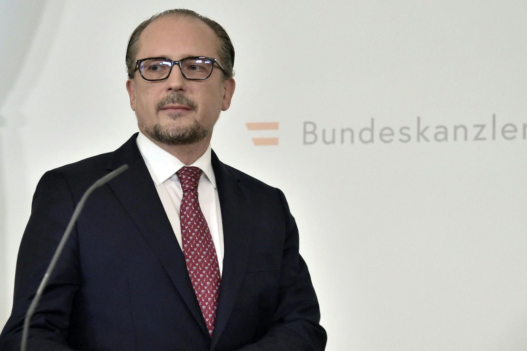 Már be is iktatták Ausztria új kancellárját, Alexander Schallenberget