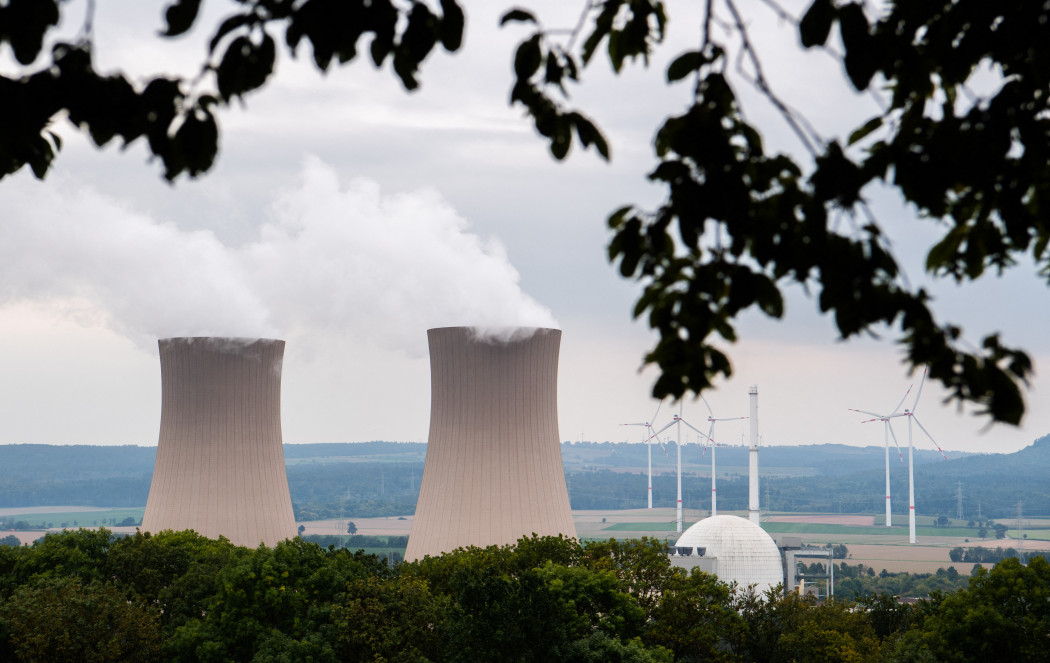 A Grohnde atomerőmű Németországban. Az 1984 óta működő erőmű leállítására már megkezdődtek az előkészületek. Fotó: Julian Stratenschulte / DPA via AFP