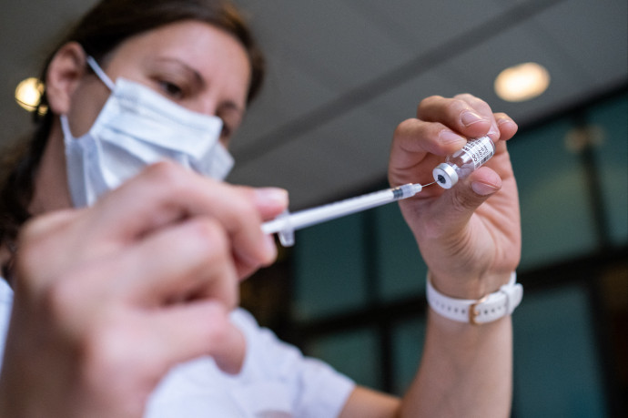 Francia tanulmány: az oltás 90%-kal csökkenti a súlyos betegség kialakulását és az elhalálozást