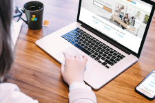 Új játékos a webáruház-készítő rendszerek piacán