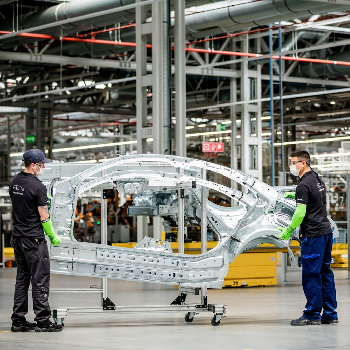 Kevesebb dolgozó többet termel, egy sor ágazatot leszálkásított a járvány Magyarországon