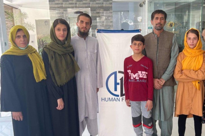 Kimenekítették az afgán tolmácsot, aki még 2008-ban segített Bidennek