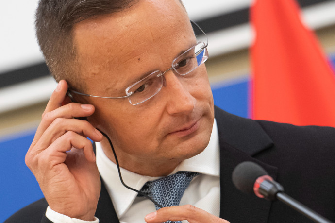 A szlovák vezetés kiakadása után mégsem kezd határon túli földvásárlásba a magyar kormány
