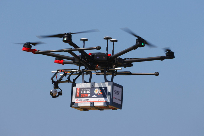 Izraelben kipróbálták a kajaszállítást egy drónnal
