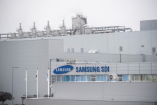 Magyar Narancs: Furcsa alapítványok nyertek a gödi Samsung-pénzből