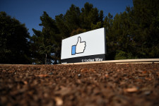 Az aktivistákat és az újságírókat is jobban védené a zaklatástól a Facebook új szabályozása