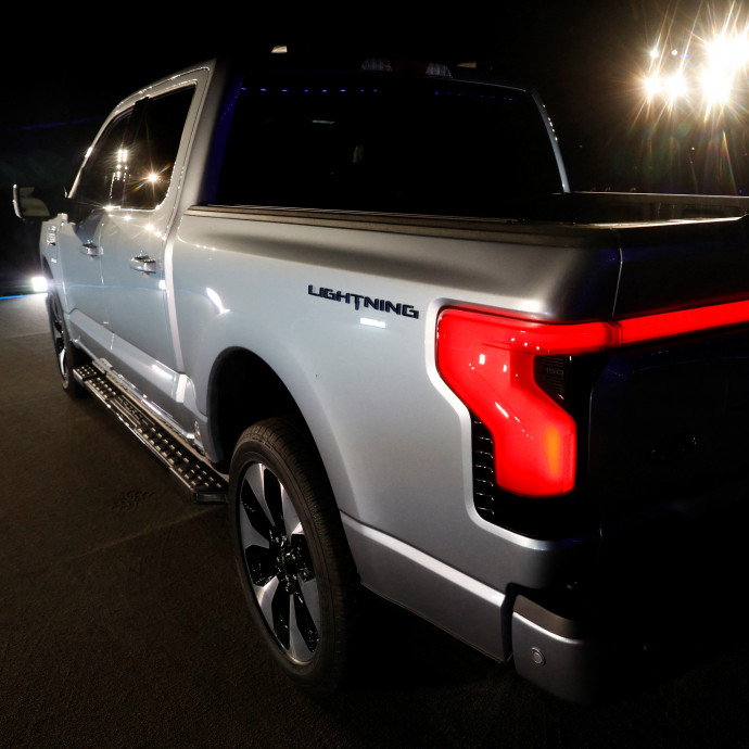 Sürgősen súlyadót vetnének ki az elektromos autókra a kutatók