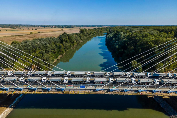 Duna-hídnak készült, Tisza-híd lett belőle