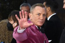 Daniel Craig azért jár melegbárokba, hogy elkerülje az agresszív férfiakat