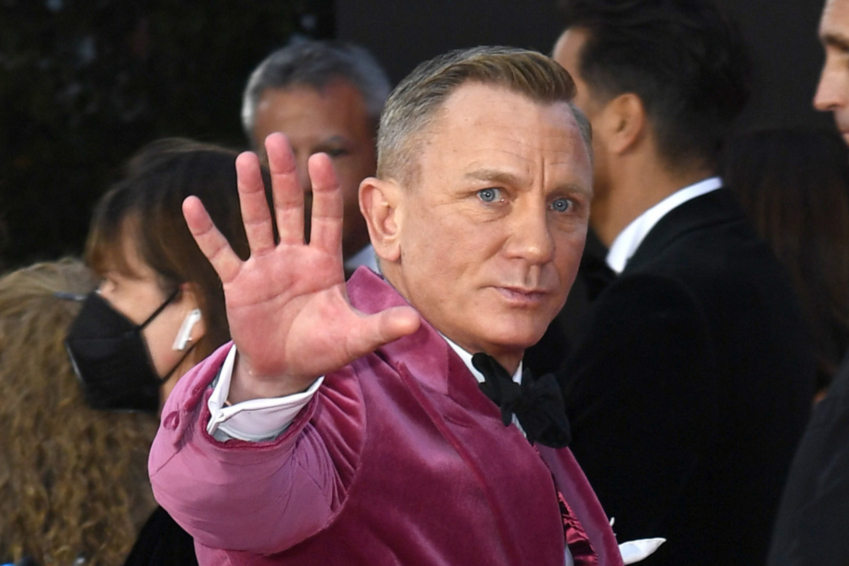 Daniel Craig azért jár melegbárokba, hogy elkerülje az agresszív férfiakat