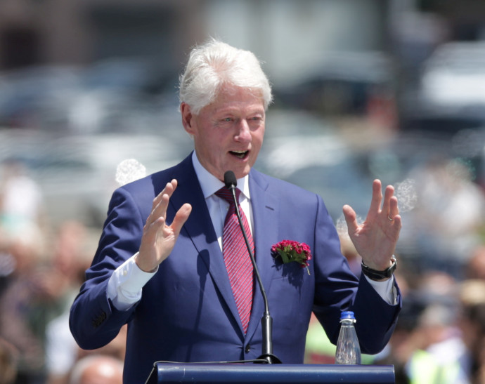 Bill Clinton a koszovói Pristinában 2019 júniusában – Fotó: Reuters/Florion Goga