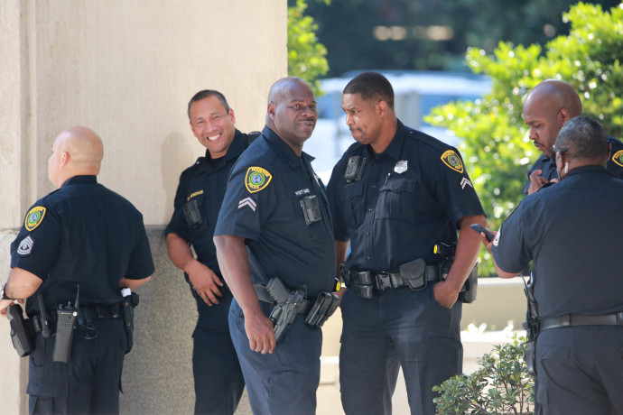 Három texasi rendőrre lőtt rá egy fegyveres, egyikük meghalt