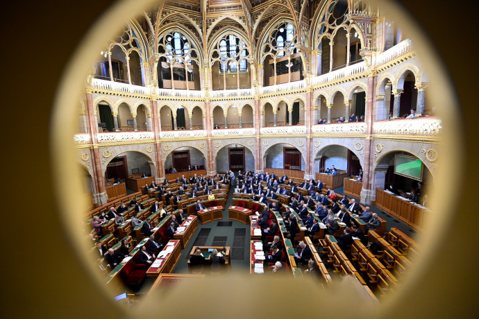 Fidesz a parlamentben: Márki-Zay lesz az, aki visszasegíti Gyurcsányt a hatalomba