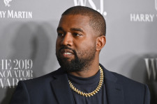 Kanye West neve most már hivatalosan is csak két betű
