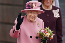 II. Erzsébet túl fiatalnak érzi magát ahhoz, hogy átvegye az Év Idős Személye díjat
