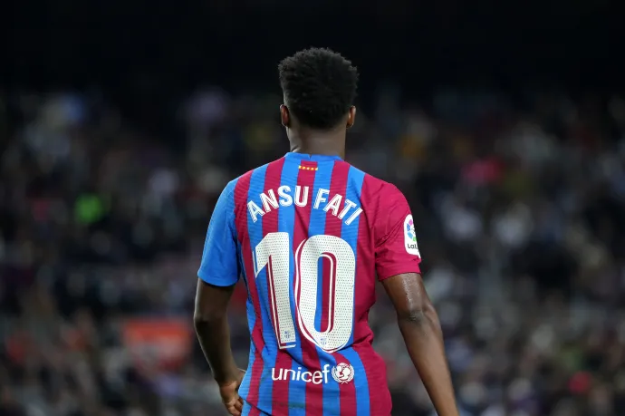 Egymilliárd eurós kivásárlási árral 2027-ig magához láncolta Ansu Fatit a Barca