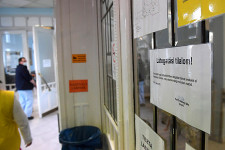 Látogatási tilalom lépett életbe a Semmelweis Egyetem öt klinikáján