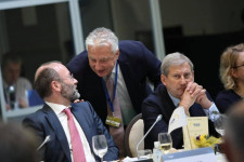Semjén Zsolt Manfred Weberrel osztott meg közös fotót az Európai Néppárt üléséről