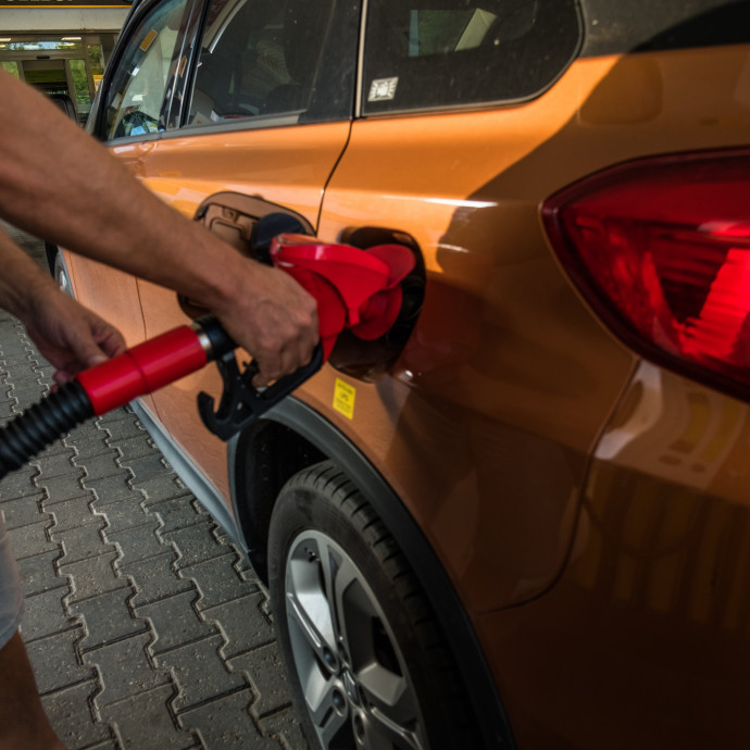 Egekben a benzin ára, de ha a pénztárcánkat nézzük, volt már rosszabb is