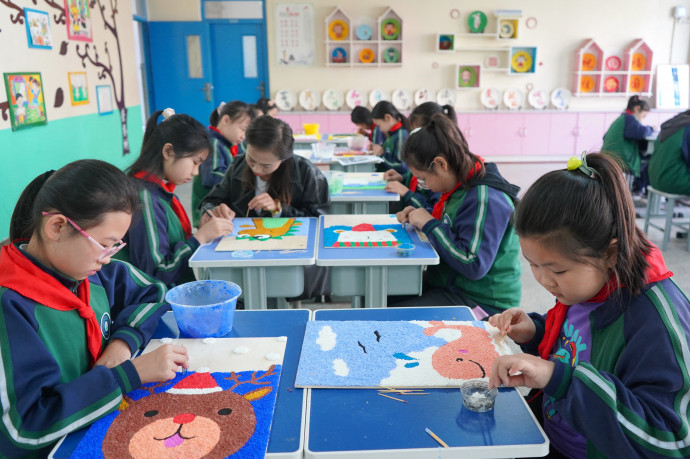 Kína nem akarja, hogy túl nagy nyomás nehezedjen a gyerekekre a sok házi feladat miatt
