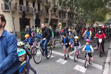 Biciklis iskolabusz jár péntekenként Barcelonában