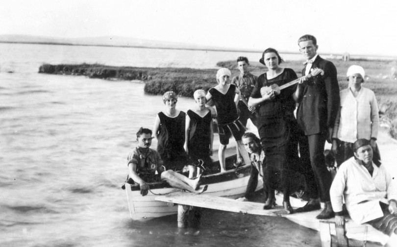 Fürdőzők és a gárdonyi strand 1927-ben – Fotó: Fehérvári József / Fortepan