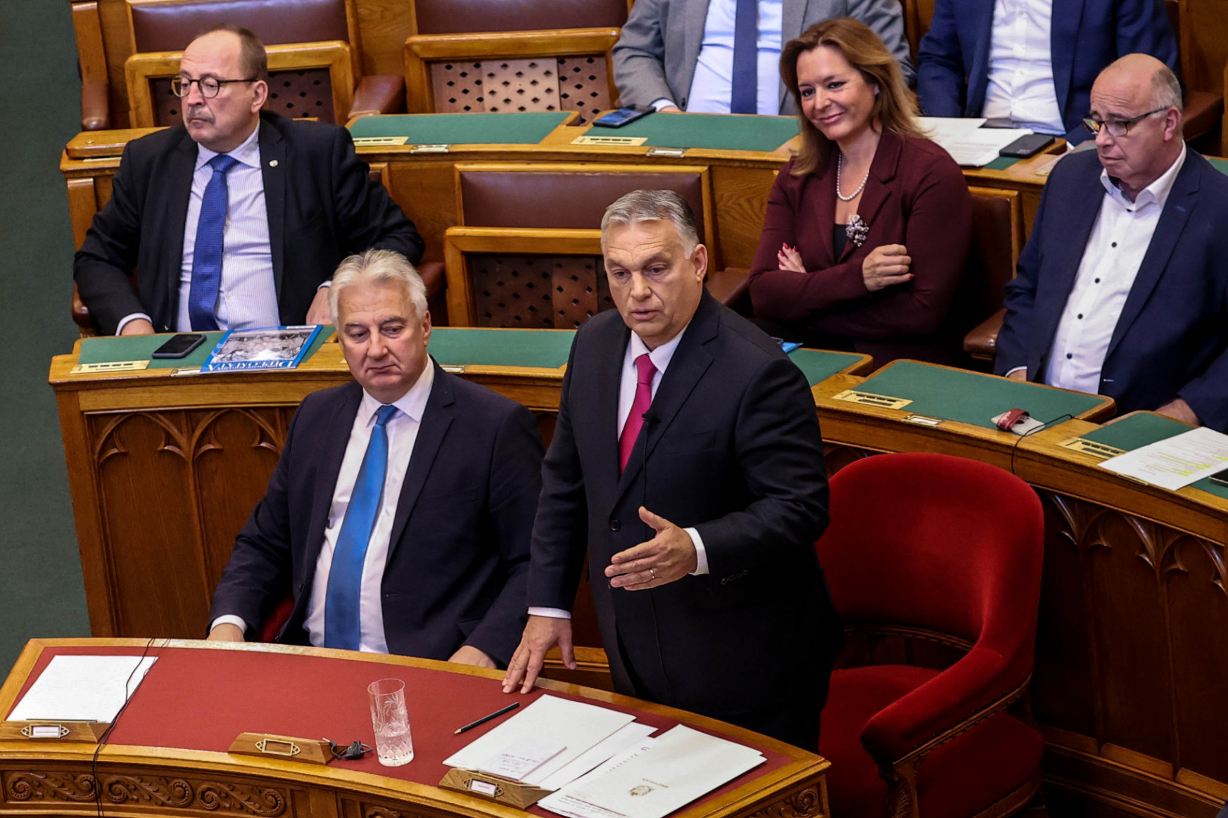 Orbán nem zárja ki, hogy egy ponton befagyasszák az üzemanyagok árát, de még nincs itt az ideje