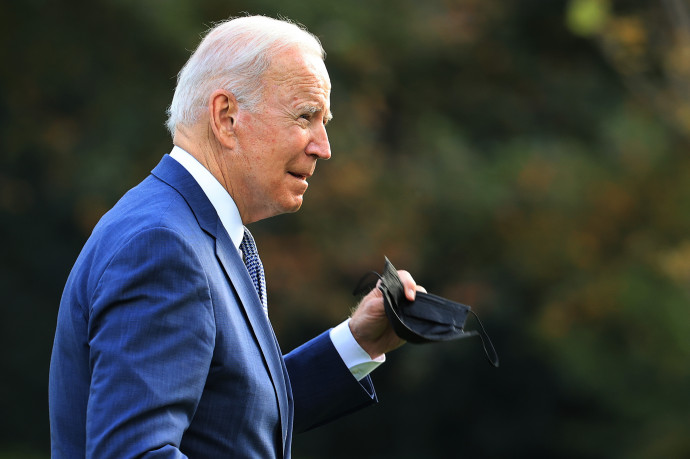 Biden aláírta, oltott külföldiek november 8-tól utazhatnak az Egyesült Államokba