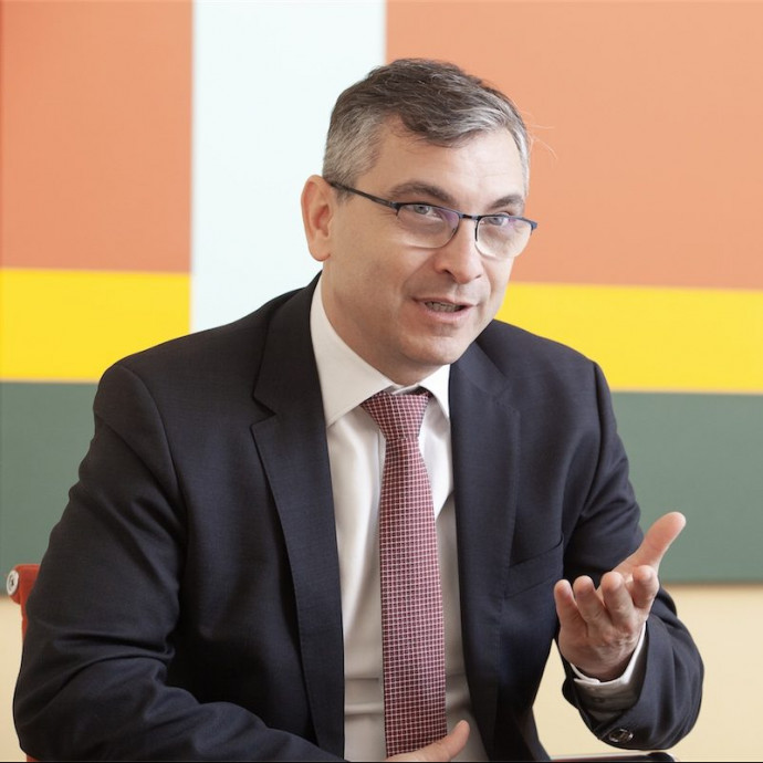 Sosem gondoltad volna, de egy autóipari cég épp most szeretné, hogy a részvényese legyél