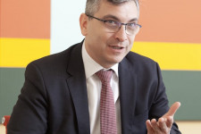 Sosem gondoltad volna, de egy autóipari cég épp most szeretné, hogy a részvényese legyél