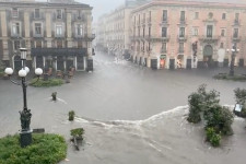 Elárasztotta a víz Catania utcáit, egy ember meghalt