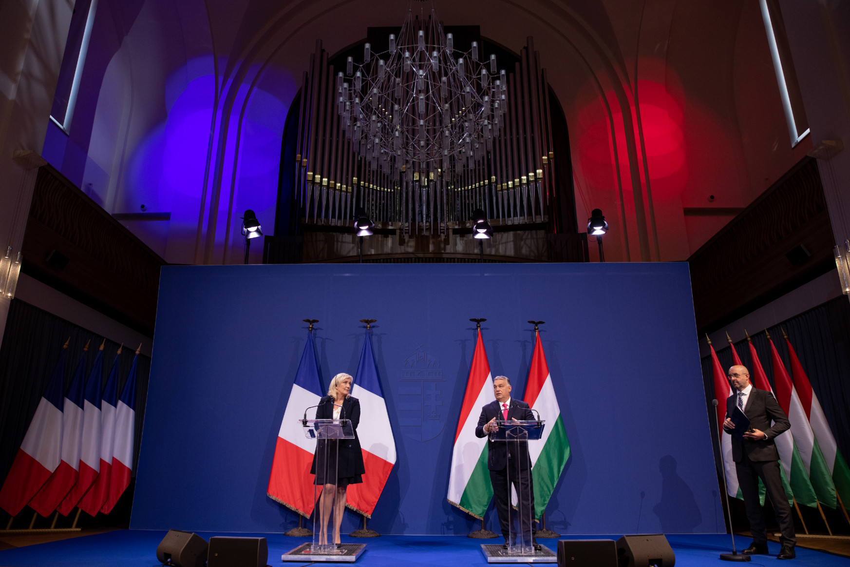 Orbán: Agglegények lettünk