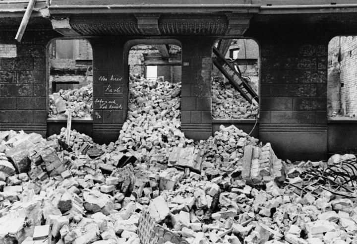 A Royal Air Force által végrehajtott hadműveletben megrongálódott épületek 1943 júliusában – Fotó: Keystone; Imperial War Museums / Getty Images