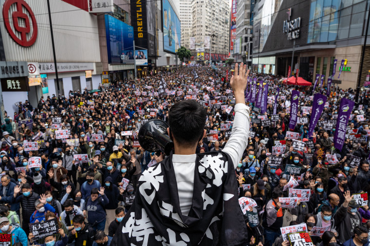 Még 2020 januárjában is több tízezren tüntettek Hongkongban többek között a város önállóságáért – Fotó: Yat Yeung / NurPhoto / AFP