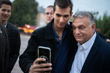 Orbán is beszállt a Facebookon hirdető politikusok közé