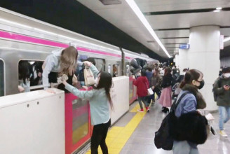 Késelés és tűz egy tokiói vonaton, sok a sérült