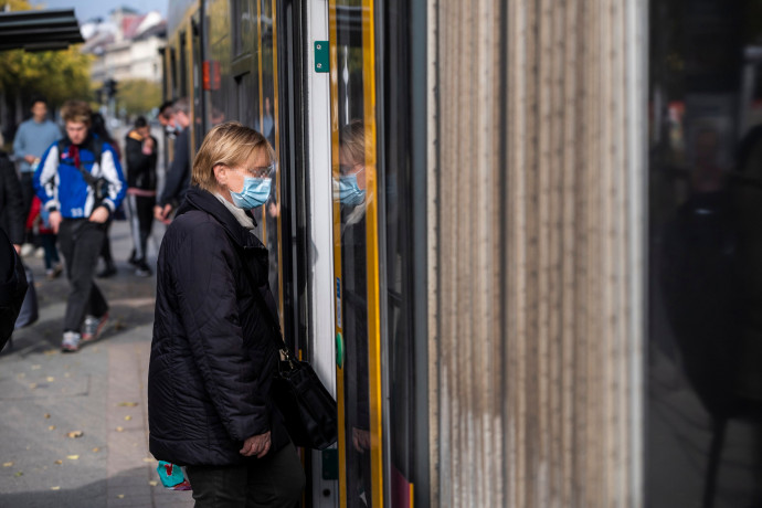 A Budapesten utazók többsége komolyan veszi a kötelező maszkviselést