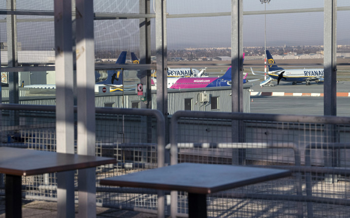 Felszálláshoz készülő repülőgépek a Liszt Ferenc repülőtéren 2020. március 17-én – Fotó: Szigetváry Zsolt / MTI