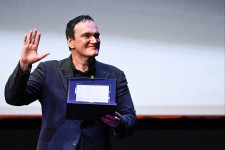 Eladja a Ponyvaregény hét, sosem látott jelenetét Quentin Tarantino