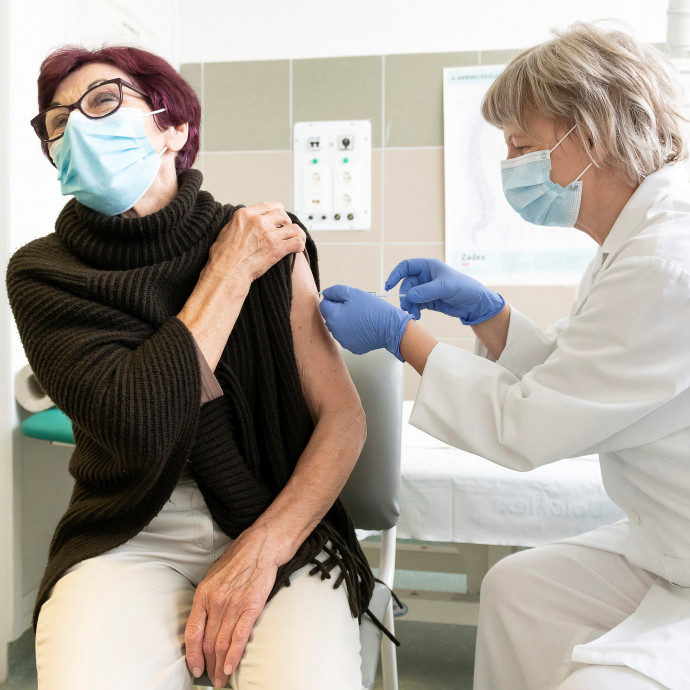 Tízezreket kötelezhetnek oltásra az önkormányzatok, de nem fognak