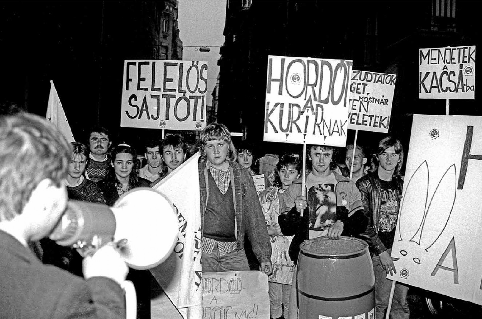 Tüntetés a Kurir című napilap szerkesztősége előtt Budapesten – Fotó: Szalay Zoltán