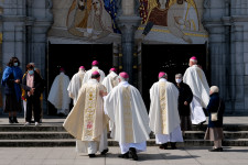 Felelősséget vállalt a szexuális visszaélések miatt a francia katolikus egyház