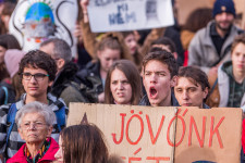 Pszichiáterhez vagy fát ölelni kell küldeni az ökoszorongásos kismamát?