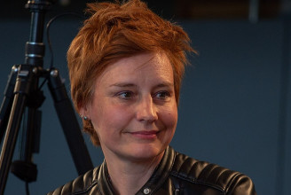 Kiss Noémi író: Turi berángatott egy fiút a vécébe, majd ott agyba-főbe verte